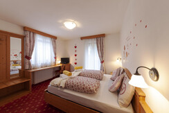 Romantic (2) Romantic (2)