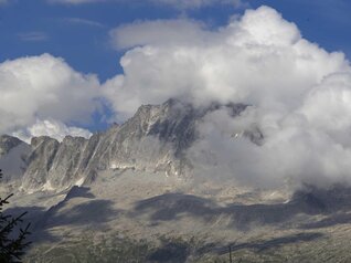 Il Care Alto dalla valle Daone