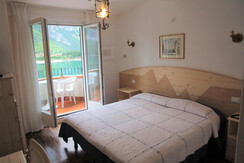 stanza vista lago e balcone, ovest stanza vista lago e balcone, ovest