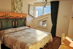 stanza con vista lago e monti, senza balcone stanza con vista lago e monti, senza balcone