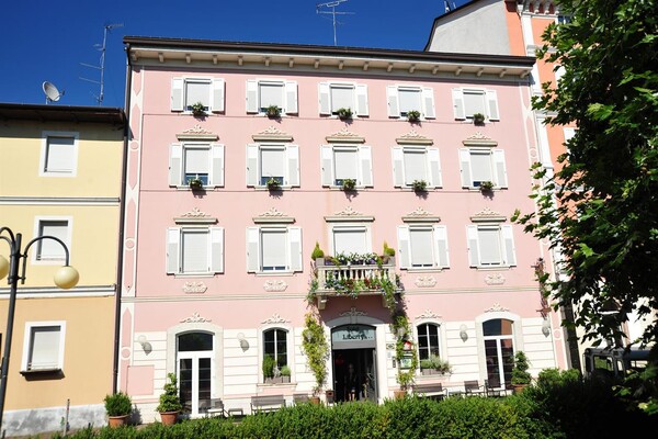 Hotel - Facciata Estiva | © hotelliberty.it