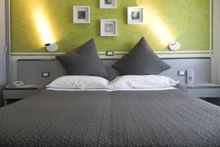 Camera Comfort, dettaglio