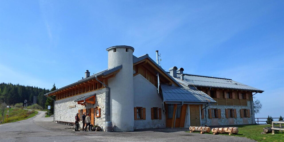 Rifugio Malga Zugna, Vallagarina