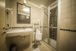 Badezimmer mit Dusche Badezimmer mit Dusche