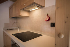 Elektrische Küche mit Mikrowelle Elektrische Küche mit Mikrowelle