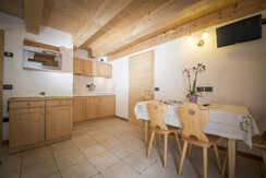 Wohnung Soldanella: Küche mit Microwelle Wohnung Soldanella: Küche mit Microwelle