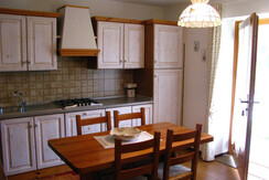 appartamenti campiglio_al mistrin_cucina1