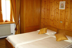 appartamenti campiglio_al mistrin_camera2