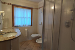 bagno ercabuan trilocale