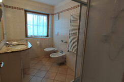 bagno ercabuan bilocale