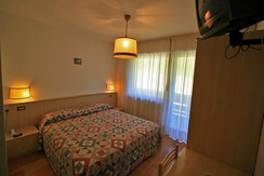 Hotel-Miramonto-Vigo_camera-doppia (6) Hotel-Miramonto-Vigo_camera-doppia (6)