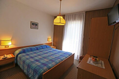 Hotel-Miramonto-Vigo_camera-doppia (9) Hotel-Miramonto-Vigo_camera-doppia (9)