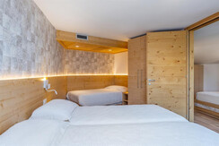 2205214_IMG_ICG 2205214_IMG_ICG