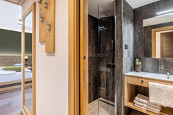 2205371_IMG_ICG 2205371_IMG_ICG