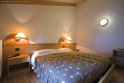 Hotel-Miravalle-Soraga_Camera-Superior-Monzoni (4) Hotel-Miravalle-Soraga_Camera-Superior-Monzoni (4)