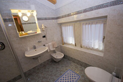 Hotel-Miravalle-Soraga_Camera-Superior-Monzoni (6) Hotel-Miravalle-Soraga_Camera-Superior-Monzoni (6)