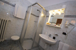 Hotel-Miravalle-Soraga_Camera-Superior-Monzoni (7) Hotel-Miravalle-Soraga_Camera-Superior-Monzoni (7)