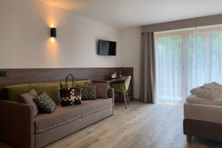 ajs_2021 (8) ajs_2021 (8)