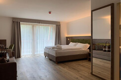 ajs_2021 (10) ajs_2021 (10)