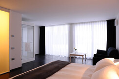 muu village-superior room-Glasfenster muu village-superior room-Glasfenster