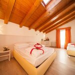  foto van 3-BEDDED ROOM SUITE
