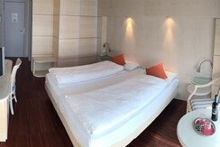 Doppelzimmer  mit Zustellbett Doppelzimmer  mit Zustellbett