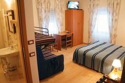 camera numero 17 con divano a castello camera numero 17 con divano a castello