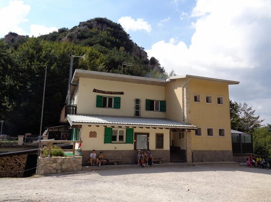 Rifugio Passo Pertica