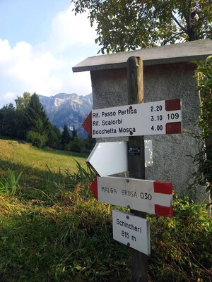 Indicazioni per rifugio Passo Pertica