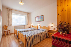 Residence-Cristina-Pozza_Botton-d-Oro (3) Residence-Cristina-Pozza_Botton-d-Oro (3)