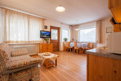 Residence-Cristina-Pozza_Giglio-Rosso (2) Residence-Cristina-Pozza_Giglio-Rosso (2)