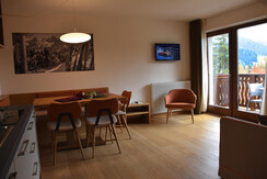 APT.10 (3) APT.10 (3)