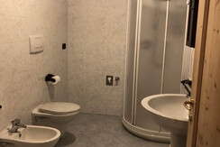 Bagno con doccia BILO5 Bagno con doccia BILO5