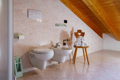 MANSARDA bagno con doccia MANSARDA bagno con doccia