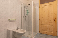 BILO 7 bagno con doccia BILO 7 bagno con doccia