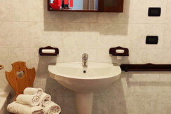 bagno 1  TRILOCALE CON 2 BAGNI bagno 1  TRILOCALE CON 2 BAGNI