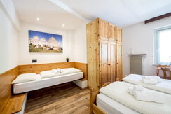 Wohnung mit Zwei Schlafzimmer (eine Dreifach und eine Zweifach) Wohnung mit Zwei Schlafzimmer (eine Dreifach und eine Zweifach)