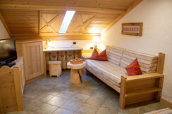 seconda stanza 6 divano e scrittoio con veloox leg