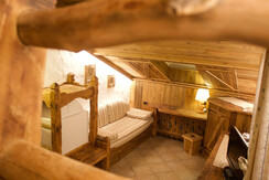 foto 1 lato divano stanza 5b