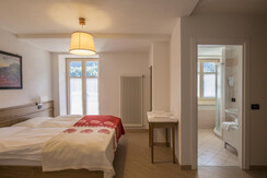 STANZA CON BAGNO STANZA CON BAGNO