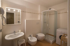 II° BAGNO DI SERVIZIO II° BAGNO DI SERVIZIO