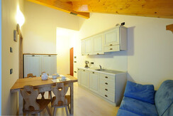 Appartamento 4/6 posti letto azzurro mansarda Appartamento 4/6 posti letto azzurro mansarda