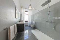 Bagno con piatto doccia 170x80