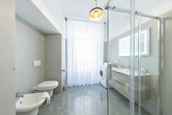 Bagno e grande doccia
