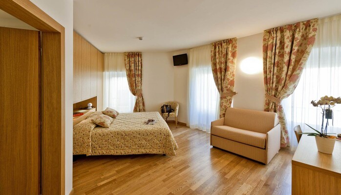 hotelromandalevicotermecamerebagni (3)