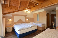 Room with 4 beds Room with 4 beds