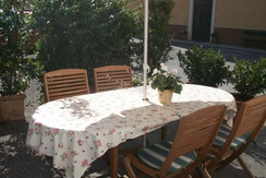 sansoni ornella - tavolo esterno