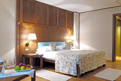 Camera_tripla_con_moet_e_frutta