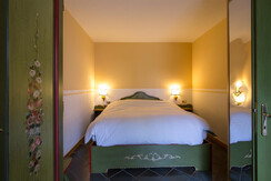 BILO 4 - Camera con letto matrimoniale BILO 4 - Camera con letto matrimoniale