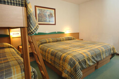 Camera quadrupla Camera quadrupla